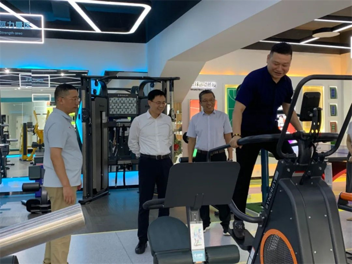 濟南市體育局局長董懷敏一行蒞臨九游娱乐Nineame官方网站體育參觀指導
